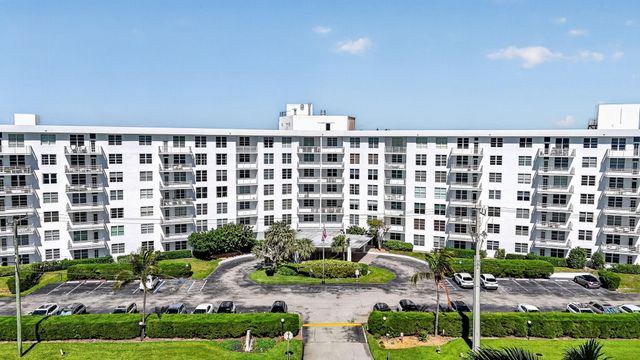 2851 S Ocean Boulevard T-2, Boca Raton, FL 33432