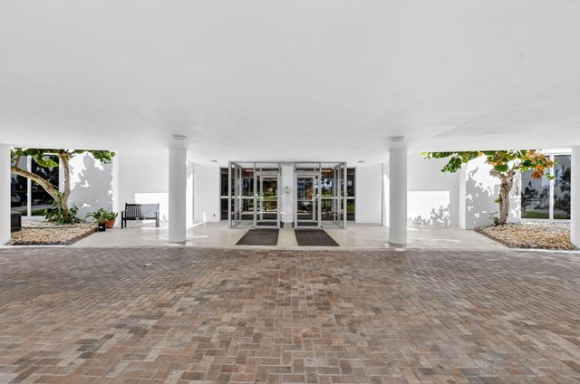 2851 S Ocean Boulevard T-2, Boca Raton, FL 33432
