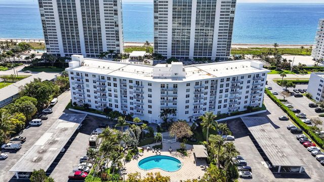 2851 S Ocean Boulevard T-2, Boca Raton, FL 33432