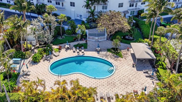 2851 S Ocean Boulevard T-2, Boca Raton, FL 33432