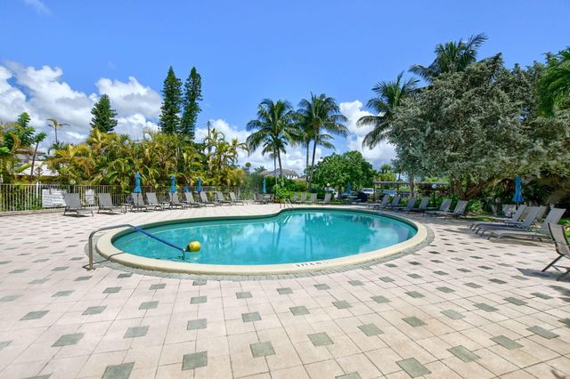 2851 S Ocean Boulevard T-2, Boca Raton, FL 33432
