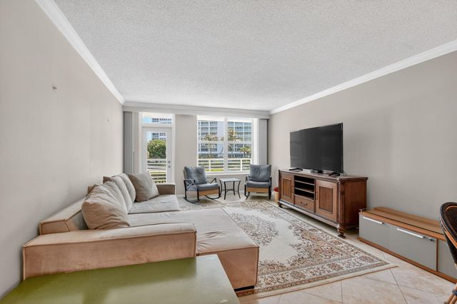 2851 S Ocean Boulevard T-2, Boca Raton, FL 33432