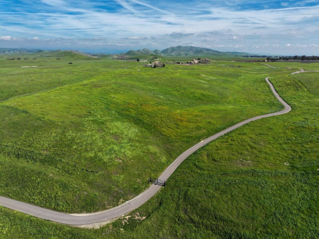 Image 2 of property listing at 0 Biglione Lot 1 Drive, Clovis, CA 93619