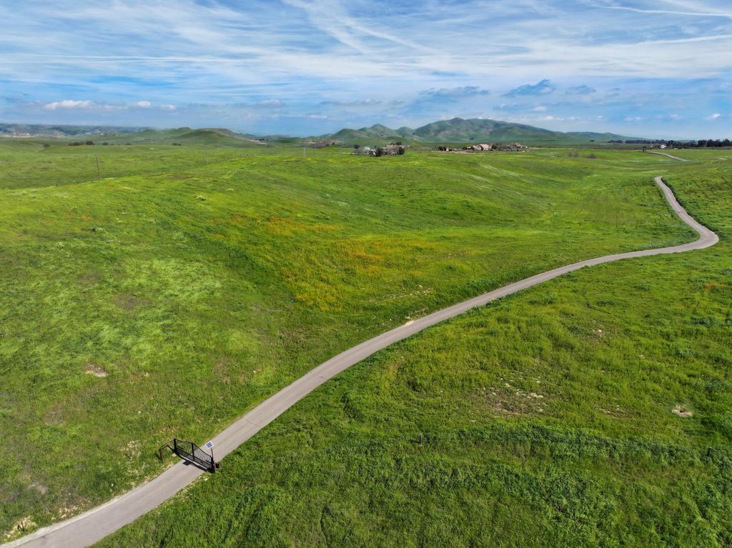 Image 6 of property listing at 0 Biglione Lot 1 Drive, Clovis, CA 93619