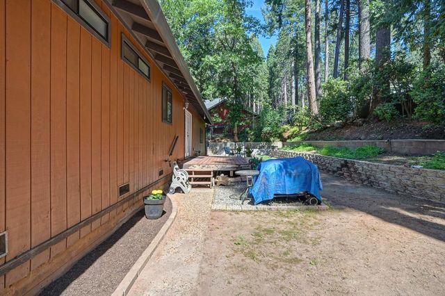 2895 Viona Rd, Pollock Pines, CA 95726