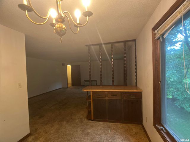 105 N Violet Lane, Carbondale, IL 62901