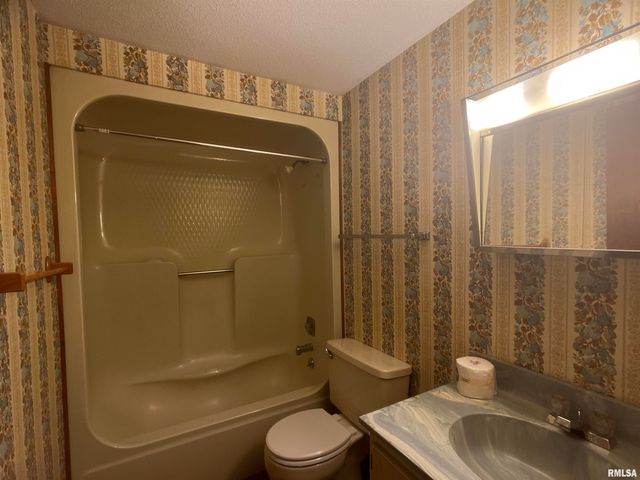 105 N Violet Lane, Carbondale, IL 62901