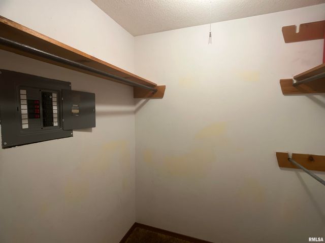 105 N Violet Lane, Carbondale, IL 62901