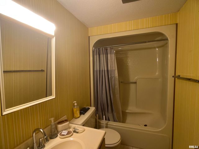 105 N Violet Lane, Carbondale, IL 62901