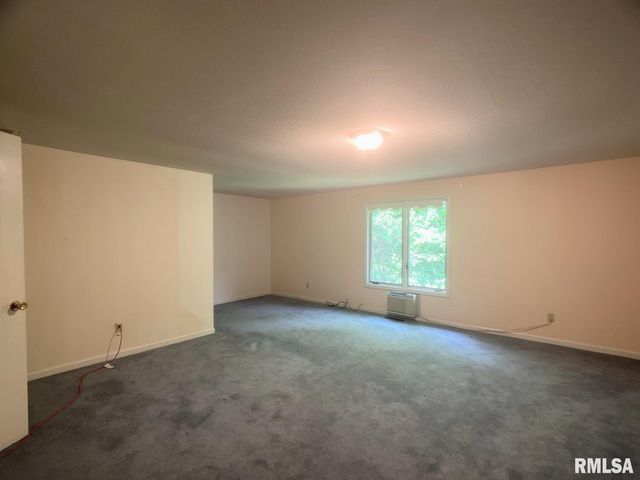 105 N Violet Lane, Carbondale, IL 62901