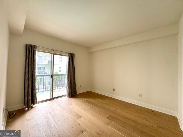 1074 Peachtree Walk NE B220, Atlanta, GA 30309