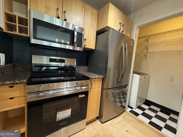 1074 Peachtree Walk NE B220, Atlanta, GA 30309