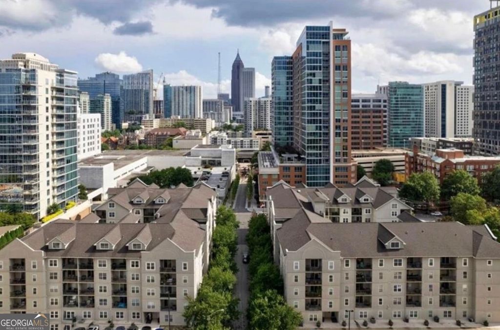 1074 Peachtree Walk NE B220, Atlanta, GA 30309