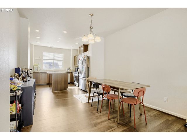 7452 Nw ELISE Ave, Portland, OR 97229