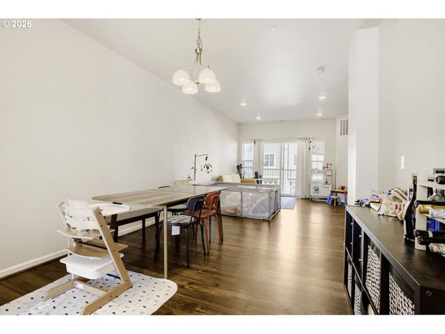 7452 Nw ELISE Ave, Portland, OR 97229