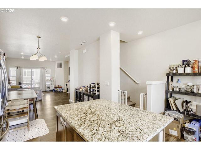 7452 Nw ELISE Ave, Portland, OR 97229