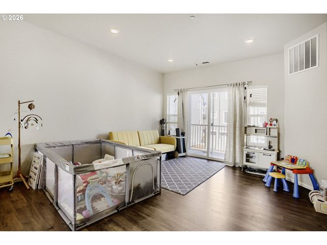 7452 Nw ELISE Ave, Portland, OR 97229