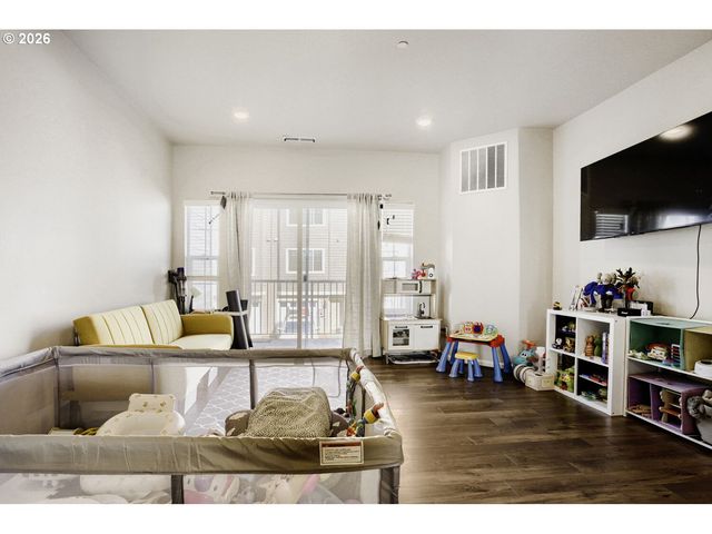 7452 Nw ELISE Ave, Portland, OR 97229