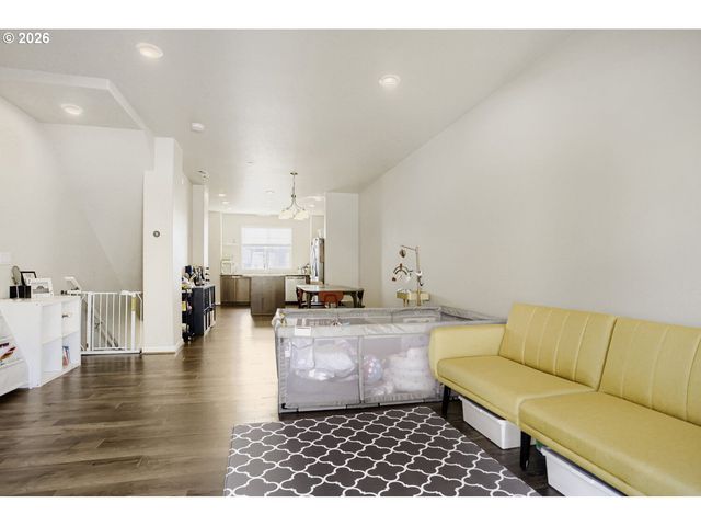 7452 Nw ELISE Ave, Portland, OR 97229