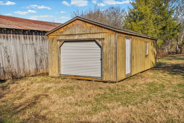 1061 Scott Rd, Bethpage, TN 37022