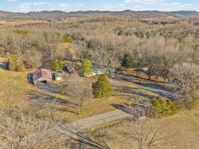 1061 Scott Rd, Bethpage, TN 37022