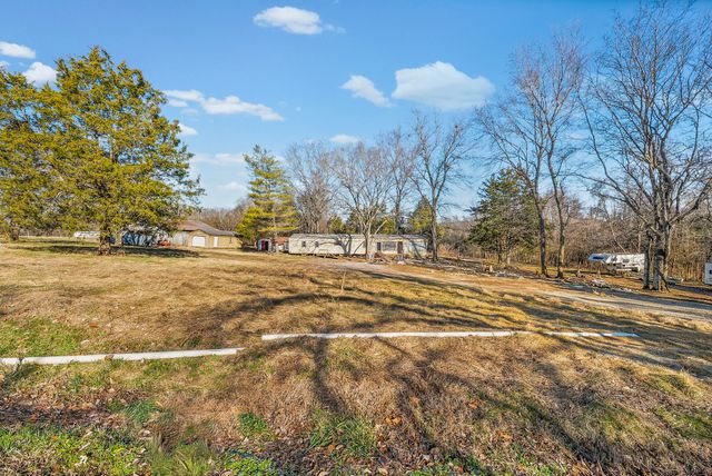 1061 Scott Rd, Bethpage, TN 37022