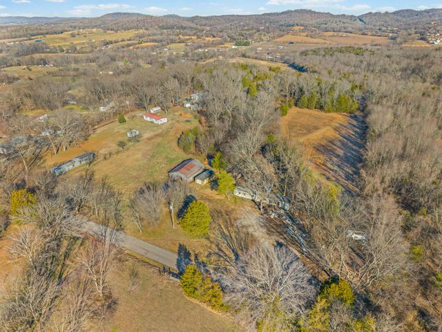 1061 Scott Rd, Bethpage, TN 37022