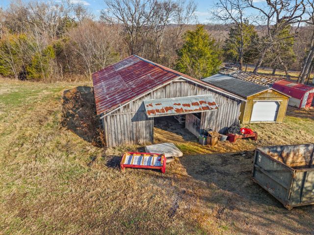 1061 Scott Rd, Bethpage, TN 37022