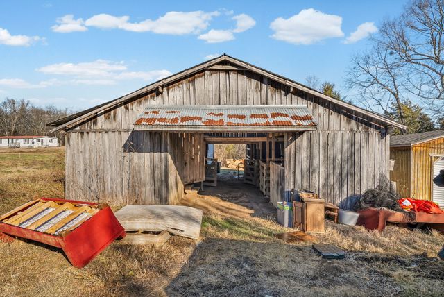 1061 Scott Rd, Bethpage, TN 37022