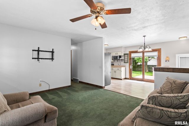 3025 E Griffiths Avenue, Springfield, IL 62702