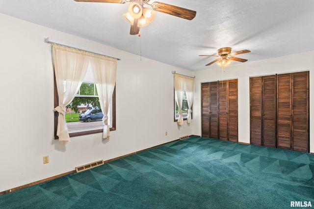 3025 E Griffiths Avenue, Springfield, IL 62702