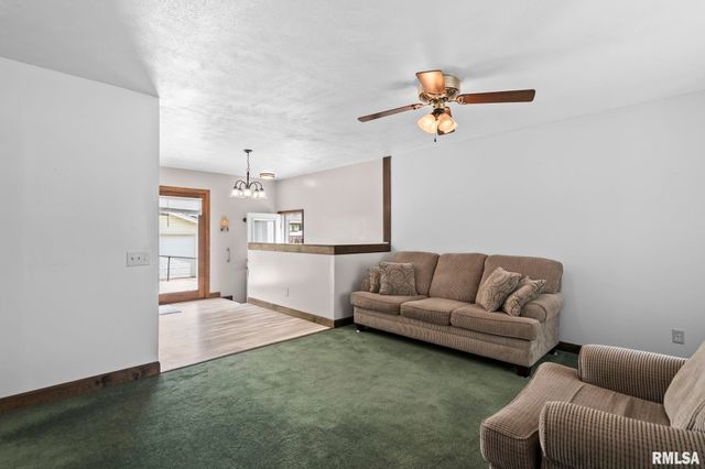 3025 E Griffiths Avenue, Springfield, IL 62702