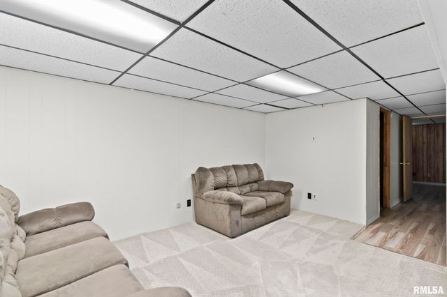 3025 E Griffiths Avenue, Springfield, IL 62702