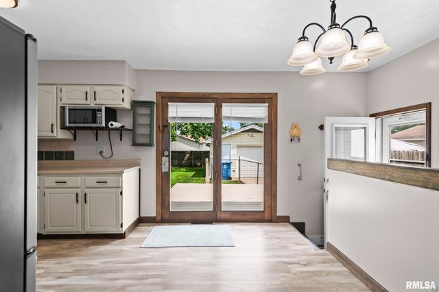 3025 E Griffiths Avenue, Springfield, IL 62702