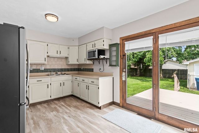 3025 E Griffiths Avenue, Springfield, IL 62702