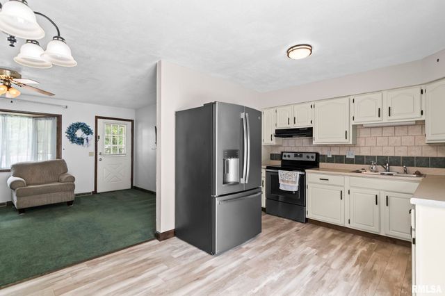 3025 E Griffiths Avenue, Springfield, IL 62702