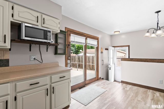 3025 E Griffiths Avenue, Springfield, IL 62702