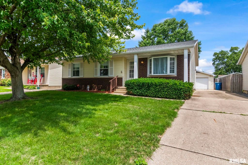 3025 E Griffiths Avenue, Springfield, IL 62702