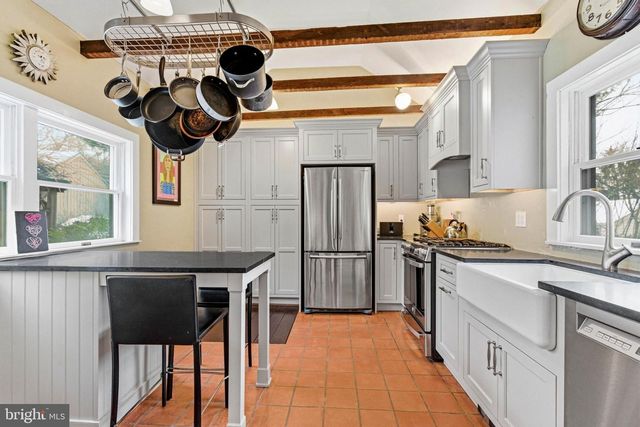 1 WILSON DR, Stockton, NJ 08559