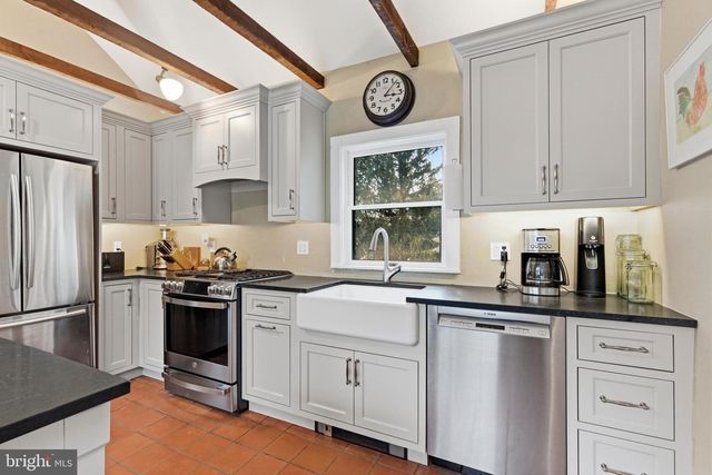 1 WILSON DR, Stockton, NJ 08559
