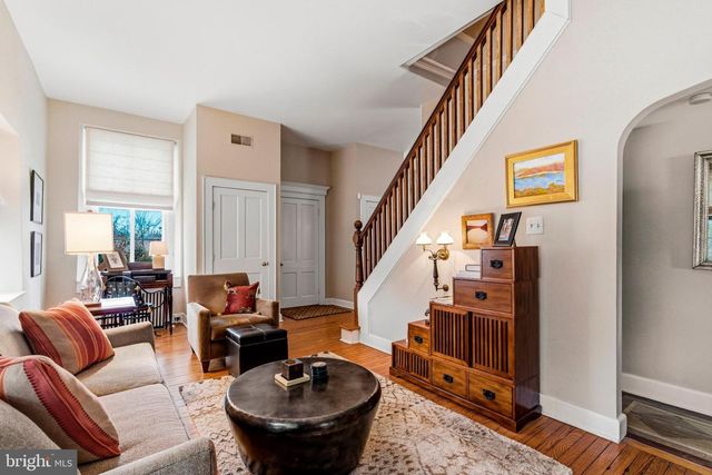 1 WILSON DR, Stockton, NJ 08559