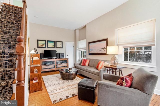 1 WILSON DR, Stockton, NJ 08559