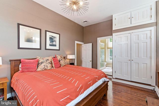 1 WILSON DR, Stockton, NJ 08559