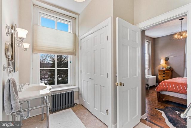 1 WILSON DR, Stockton, NJ 08559