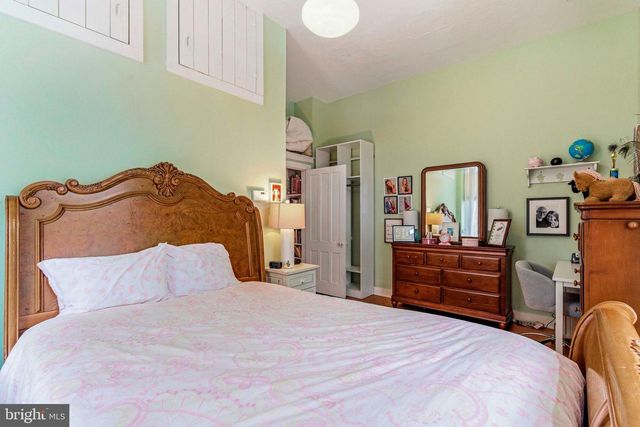 1 WILSON DR, Stockton, NJ 08559