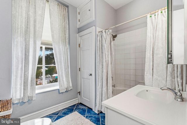 1 WILSON DR, Stockton, NJ 08559