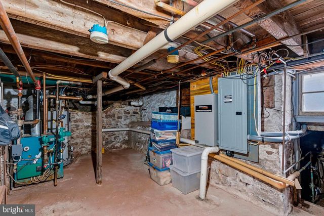 1 WILSON DR, Stockton, NJ 08559