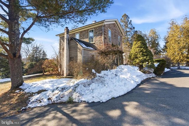 1 WILSON DR, Stockton, NJ 08559