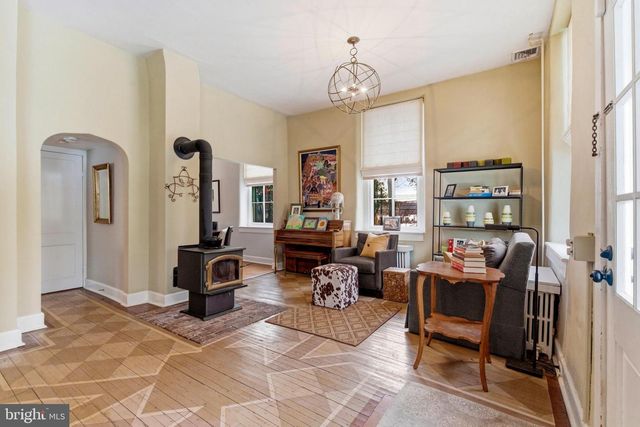 1 WILSON DR, Stockton, NJ 08559
