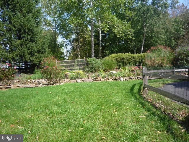 1 WILSON DR, Stockton, NJ 08559